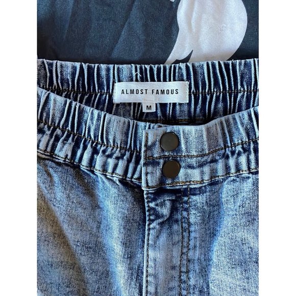 Juniors’ Almost Famous Cargo Jeans Size Medium - Picture 6 of 6